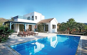 Pool - Stunning home in Argaka with WiFi (Argaka)