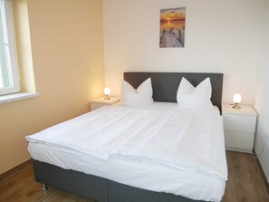 2 bedrooms, bed sheets