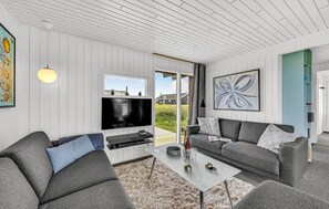 TV, fireplace, DVD player - Lovely home in Hvide Sande with kitchen (Hvide Sande)