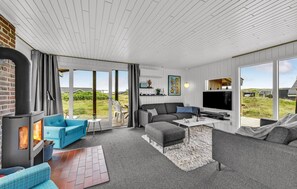 TV, fireplace, DVD player - Lovely home in Hvide Sande with kitchen (Hvide Sande)