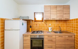 Fridge, stovetop, coffee/tea maker