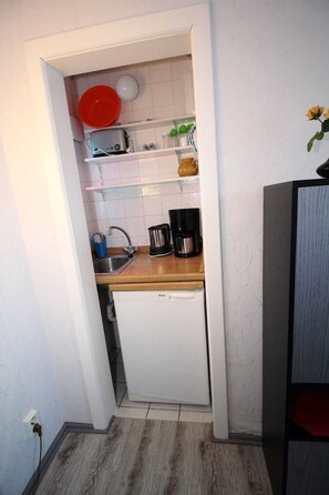 Unclassified image, 5 of 8, button