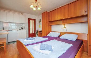 1 bedroom, free WiFi, bed sheets