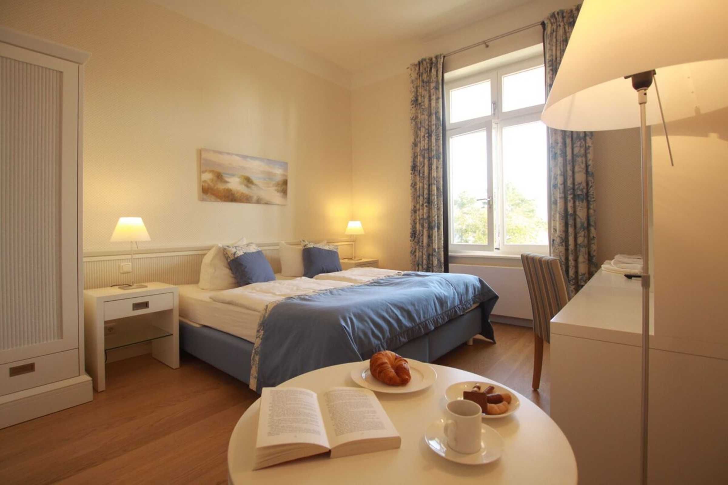 2 chambres, coffres-forts dans les chambres, bureau