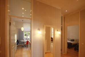 2 Schlafzimmer, Zimmersafe, Schreibtisch, Bügeleisen/Bügelbrett