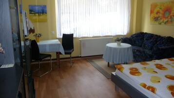 1 Schlafzimmer, Reisekinderbett, WLAN, Bettwäsche