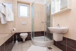 Shower - Holiday apartment with air conditioning and Wi-Fi (Baška)
