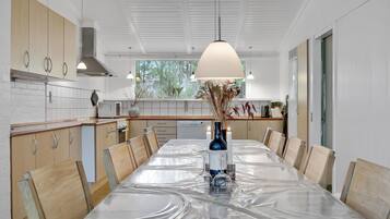 Fridge, stovetop, dishwasher, coffee/tea maker