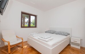 3 bedrooms, free WiFi, bed sheets