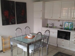 Kjøleskap, mikrobølgeovn og oppvaskmaskin