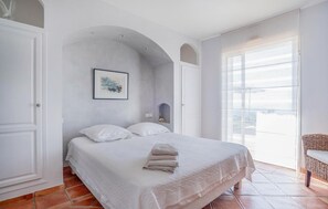 4 dormitorios, cuna de viaje, wifi gratis y ropa de cama