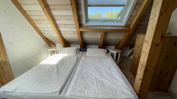 2 bedrooms, travel cot