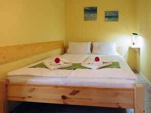 2 bedrooms, WiFi, bed sheets