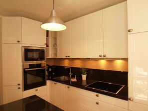 Réfrigérateur, micro-ondes, four, lave-vaisselle