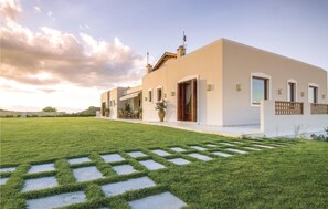 A modern house with a paved driveway and a well-maintained lawn. - Beautiful home in Houdetsi,Heraklio (Houdetsi,Heraklio)