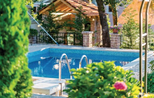 Awesome apartment in Herceg Novi