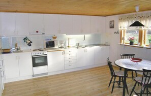 Réfrigérateur, micro-ondes, plaque de cuisson, cafetière/bouilloire