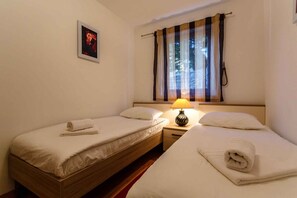 1 bedroom, WiFi - Holiday apartment with air conditioning (Milčetići)