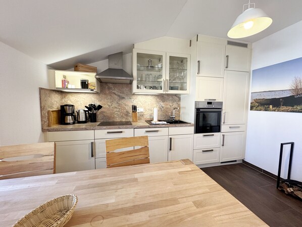 Køleskab, mikrobølgeovn, ovn, opvaskemaskine