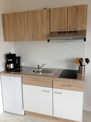 Fridge, coffee/tea maker, electric kettle, toaster