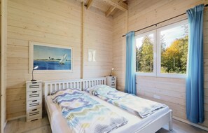 1 bedroom, travel cot, bed sheets