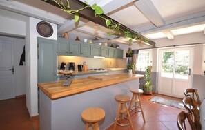Fridge, stovetop, dishwasher, coffee/tea maker