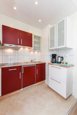 Kühlschrank, Ofen, Hochstuhl