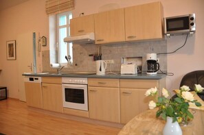 Réfrigérateur, micro-ondes, four, lave-vaisselle