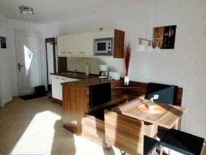 Unclassified image, 3 of 13, button