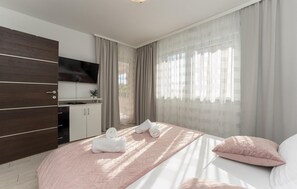 6 Schlafzimmer, Reisekinderbett, kostenloses WLAN, Bettwäsche
