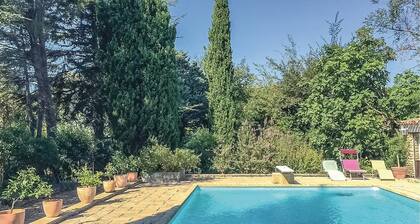 Amazing home in Lançon de Provence