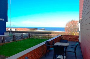 Unclassified image, 2 of 45, button