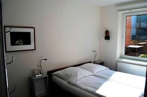 2 bedrooms, in-room safe, desk, WiFi