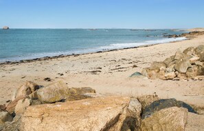Una spiaggia nelle vicinanze