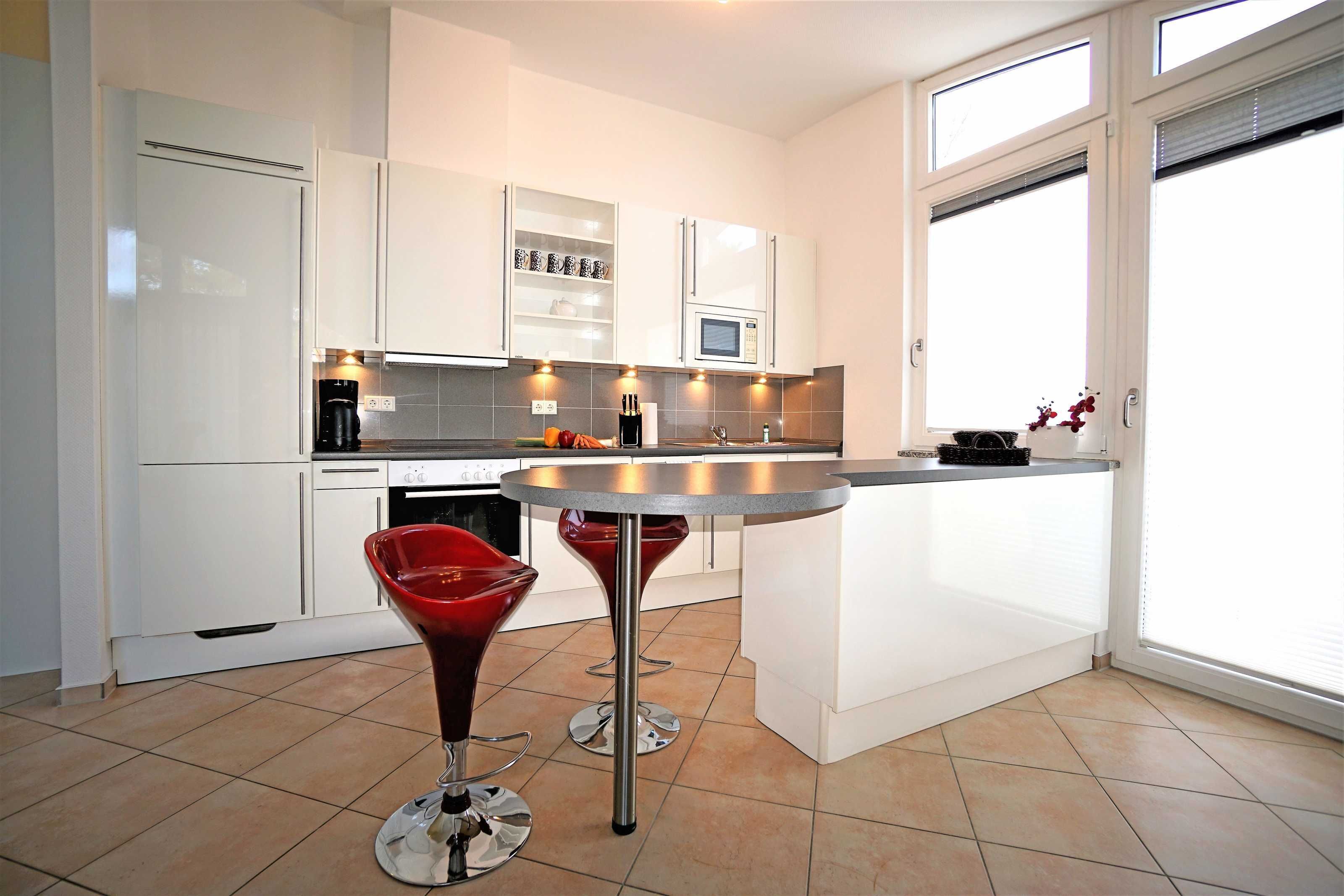 Kühlschrank, Mikrowelle, Ofen, Geschirrspüler