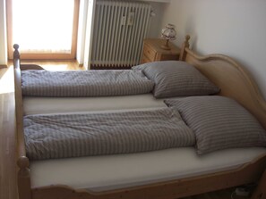 1 bedroom, bed sheets