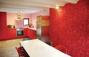 Réfrigérateur, plaque de cuisson, lave-vaisselle, cafetière/bouilloire