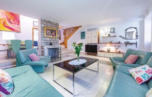 TV, fireplace, DVD player