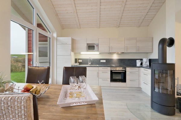 KylskÄp, spishÀll, diskmaskin och kaffe- och tebryggare