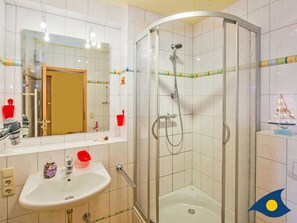 Dusche, Haartrockner, Handtücher