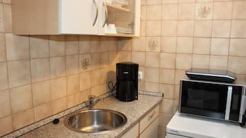 Fridge, microwave