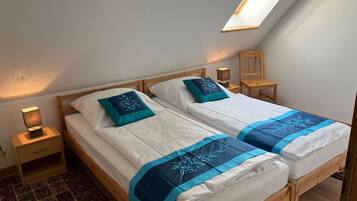 3 bedrooms, travel crib, WiFi, bed sheets