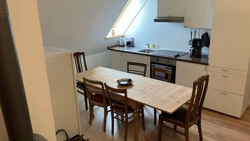 Kühlschrank, Ofen, Hochstuhl, Gefrierschrank