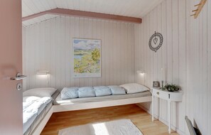3 bedrooms, travel cot, free WiFi