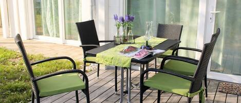 تناول الطعام بالخارج