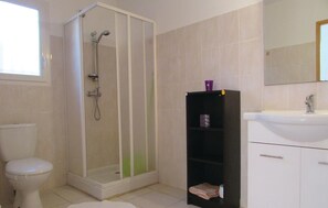 Shower - Amazing home in Cervione with swimming pool (Cervione)