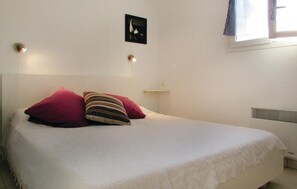 1 bedroom, travel cot, free WiFi - Amazing home in Cervione with swimming pool (Cervione)