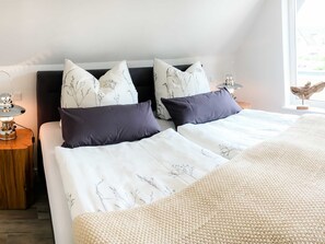 3 Schlafzimmer, Zimmersafe, Bügeleisen/Bügelbrett, Reisekinderbett
