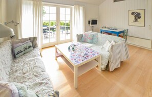 TV, DVD player - Gorgeous home in Sydals with WiFi (Sydals)