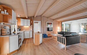 Kylskåp, spishäll, diskmaskin och kaffe- och tebryggare